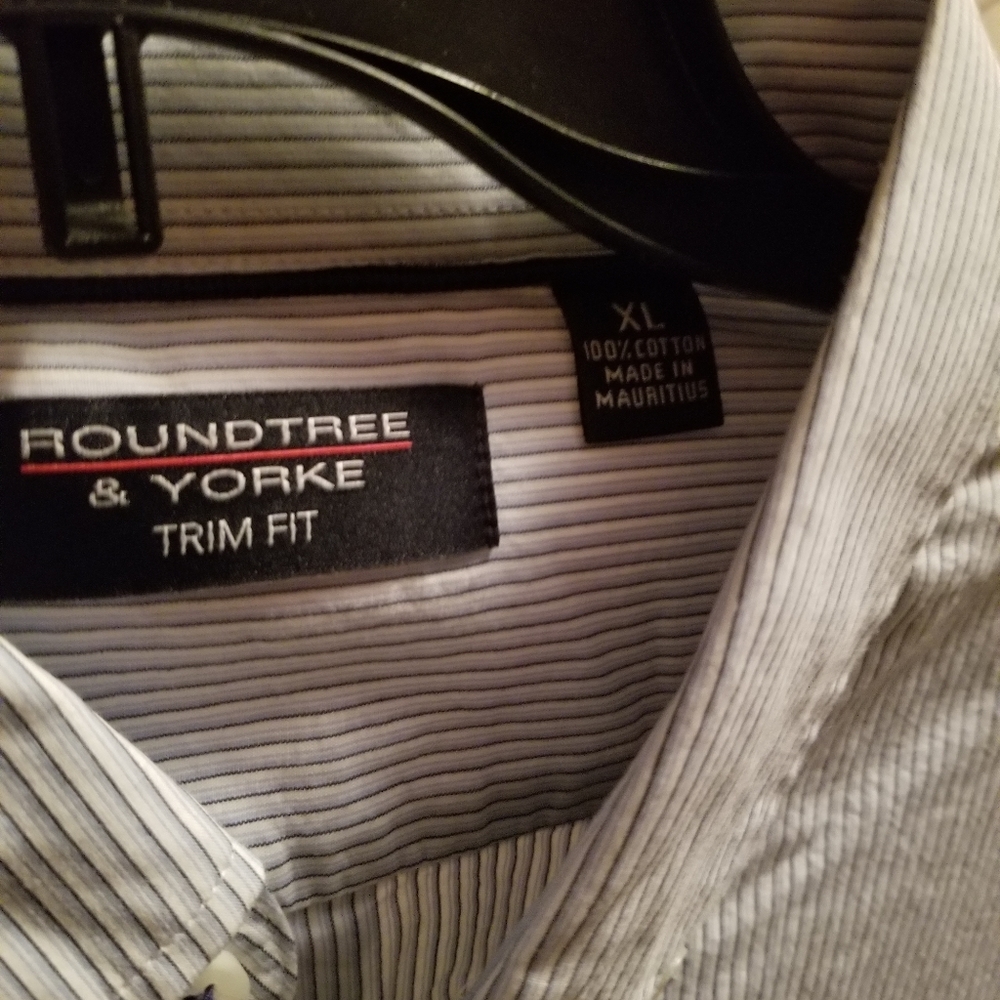 Roundtree and Yorke fit trim button-up shirt